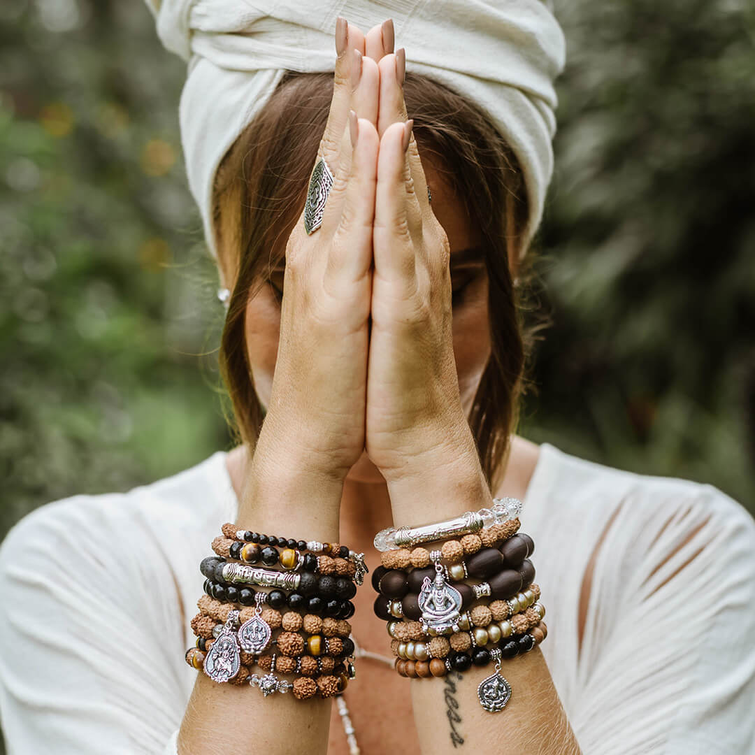 Om-Namah-Shivaya-Crystal-Sanskrit-bracelet-(silver)-4
